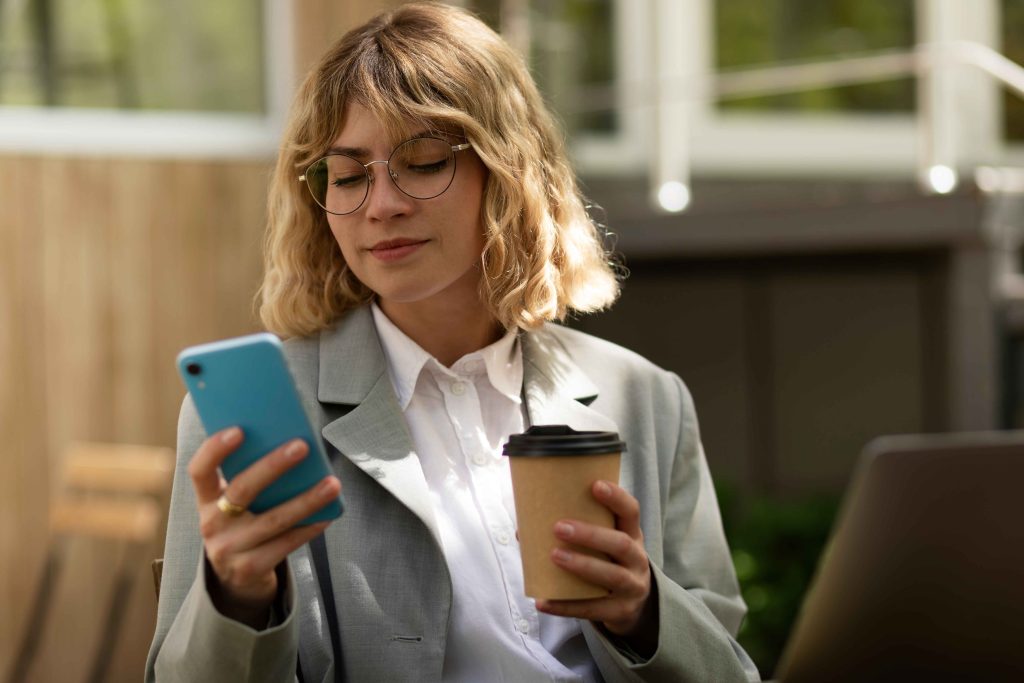 front-view-woman-holding-smartphone-11zon-ry6ZZqRqHIEsRgsIquxT